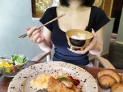 丰满翘臀的年长女性去了一趟充满情欲气息的京都之旅
