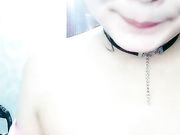 非常有味道的女人，气质御姐露脸被大哥狂吃奶子，跪在地上操嘴吸蛋，激情后入从地上干到床上，没爽够自己道具抽插