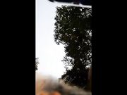 年轻不大短发女主播约有点娘的炮友到山上野战用农夫山泉洗鸡巴舌头灵活还玩冰火对白搞笑