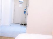 HD网红刘婷演绎借口不会用遥控器骗酒店服务员小胖进房间扑倒强搞