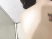 烟瘾很大的美少女主播王子的公主和土豪级肥猪粉丝在卫生间各种姿势草被内射还玩自拍合影留念