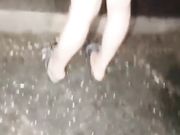 半夜驱车到郊外和白虎小太妹户外3P