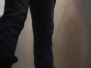 商场厕拍天气冷妹子们都穿的厚