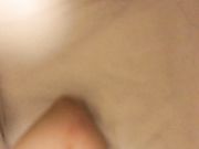 美女被灌倒带到旅馆玩弄