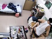 大叔挺猛的后入一路干到沙发上