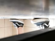 牛人潜入医学院女厕偷拍来月经的连衣裙妹子不错