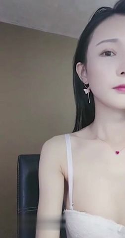 骨感漂亮美女主播自慰大秀