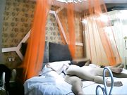 漂亮美女正吃情人鸡鸡接到电话