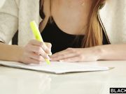 美女互相帮助缠绵搞穴看的很性奋