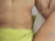 在家里开心地中出做爱