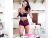 把白嫩闺蜜献给家教老师玩