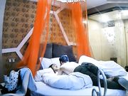 美女衣服还没脱完就被爆操