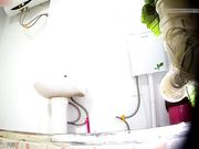 工厂集体宿舍公共卫生间偷拍妹子