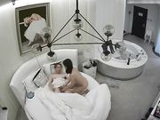 大叔艳福不浅与小情人洗鸳鸯浴