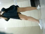 全景女厕偷拍红内裤美眉
