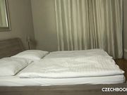 喜欢男人骑在她身上发射的熟女