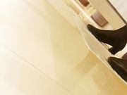 隔板女厕露脸近距离偷拍美女