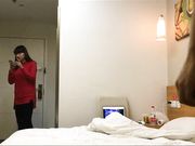 新婚少妇兰兰打着电话被强上