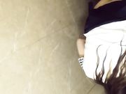 女厕偷窥貌似被妹子发现了