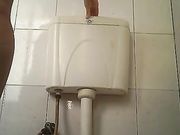 厕拍系列三穿着睡衣一脸懵逼