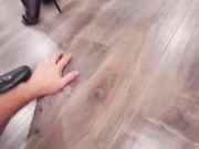 妻子当着丈夫的面与人做爱