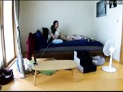 居家年轻小夫妻在床上被偷拍