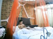 酒店偷拍美女被中年男激烈抽插