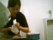 女厕偷拍来跳健美操的少妇