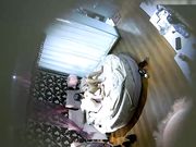 美女太饥渴了脱完衣服就玩鸡鸡