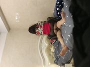 装扮成女人在家接客的伪娘