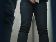 商场厕拍 姐妹在厕所聊天