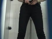 商场厕拍 姐妹在厕所聊天