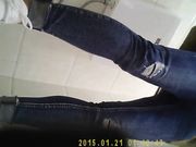 大厦女厕偷窥妹子尿尿小阴唇真好看