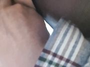 丰臀少妇偷情被拍捂脸躺于床上被肏