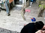 偸拍年轻小媳妇卖力抹油给老公撸