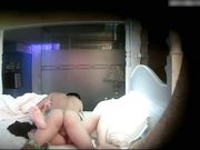 妹子不配合被小伙按倒扒光强行进入