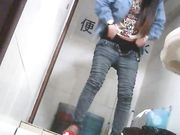 厕所偷拍 可爱的妹子带个可爱的帽子