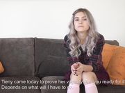 国外破处系列单人展示灰发萌妹子