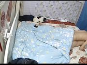 含着大鸡巴被老公用假鸡巴插得大叫让人羡慕的极品好身材美乳娇妻最后被后人射背上