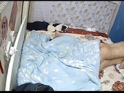 含着大鸡巴被老公用假鸡巴插得大叫让人羡慕的极品好身材美乳娇妻最后被后人射背上