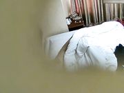 大叔把衣服还没脱的出轨少妇按倒扒光啪啪