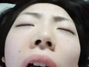 刚认识的大学妹子带到宾馆强行干叫声太大用内裤塞住嘴流泪求饶