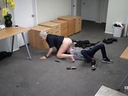 用少年的大鸡巴取乐的女警