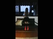 约操长得有点像明星的性感大长腿模特没穿内裤直接撕破丝袜狂干