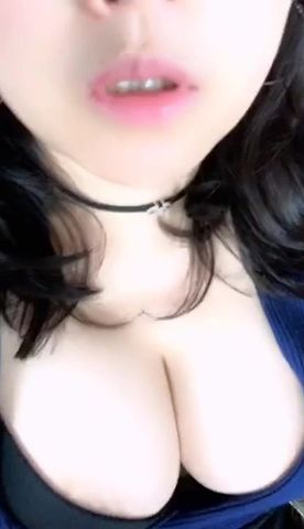 小骚逼越来越骚露脸玩点刺激的路边车震