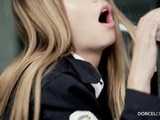 性感黑丝女狱警丽贝卡寂寞难耐勾引警卫狱房外激情啪啪