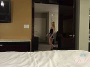 让爸爸在她精致的美穴里射精