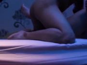 小旅店嫖了一个相当漂亮的小嫩鸡我还给她舔舔逼呢露脸