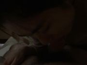 老哥酒店开房搞良家少妇一块研究鸡巴的包皮深喉口爆震蛋玩逼