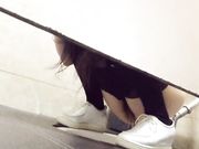 电影院厕所偷拍 妹子们长的都还挺不错